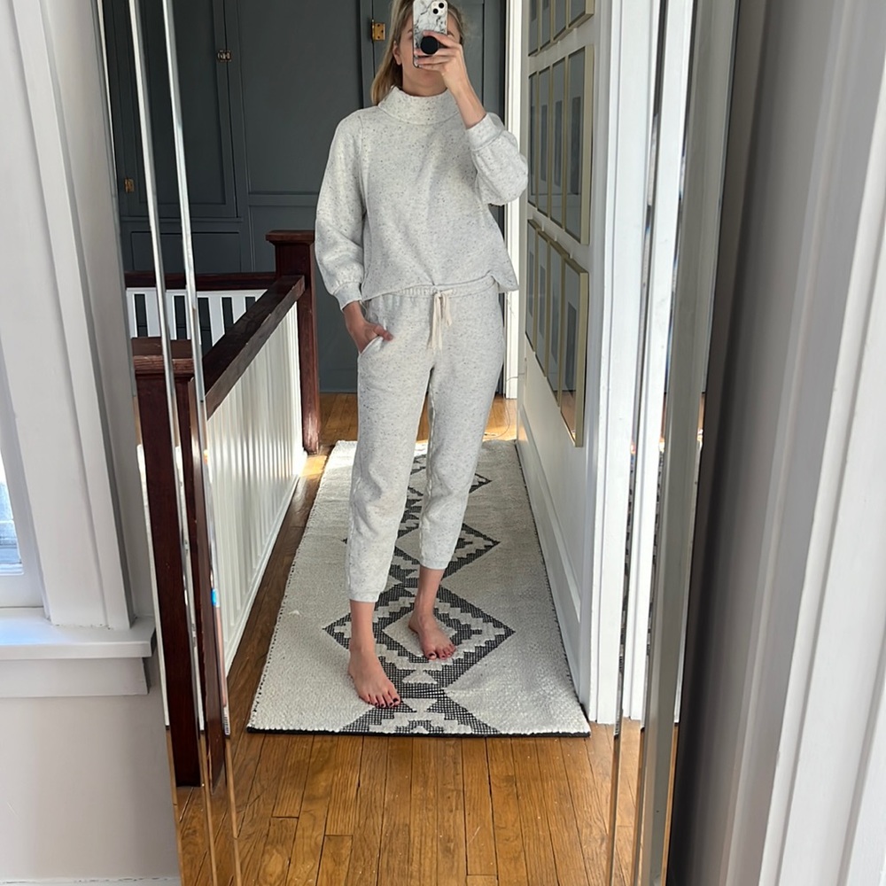 Madewell matching sweatsuit, includes pants and sweatshirt!